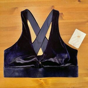 Fabletics Oasis Twist-Front Velour Sports Bra